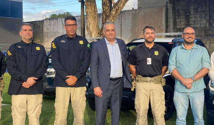 Deputado Alfredo Gaspar entrega duas novas viaturas para a PRF em Alagoas