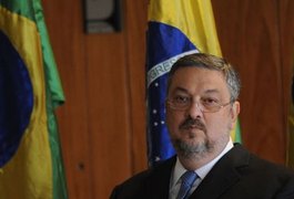 BC bloqueia R$ 814 mil de contas de Palocci e R$ 30 milhões de empresa dele