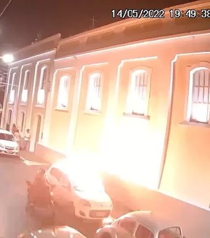 Homem tenta se vingar após briga, mas põe fogo em carro errado em São Miguel dos Campos, AL