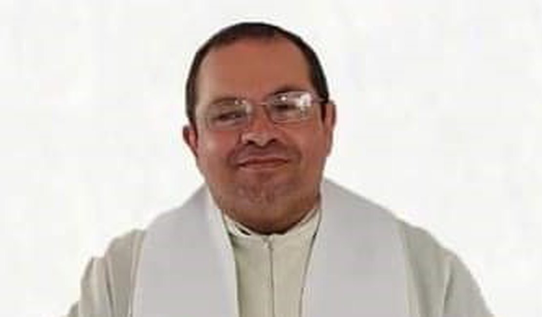 Com Covid-19, padre de Arapiraca permanece na UTI