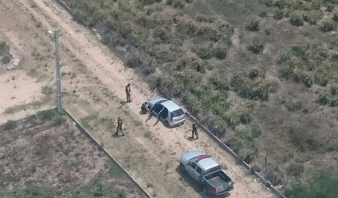 Helicóptero da polícia localiza carro roubado em Arapiraca