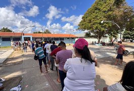 Locais de votação recebem eleitores e registram filas em Arapiraca neste domingo, 04