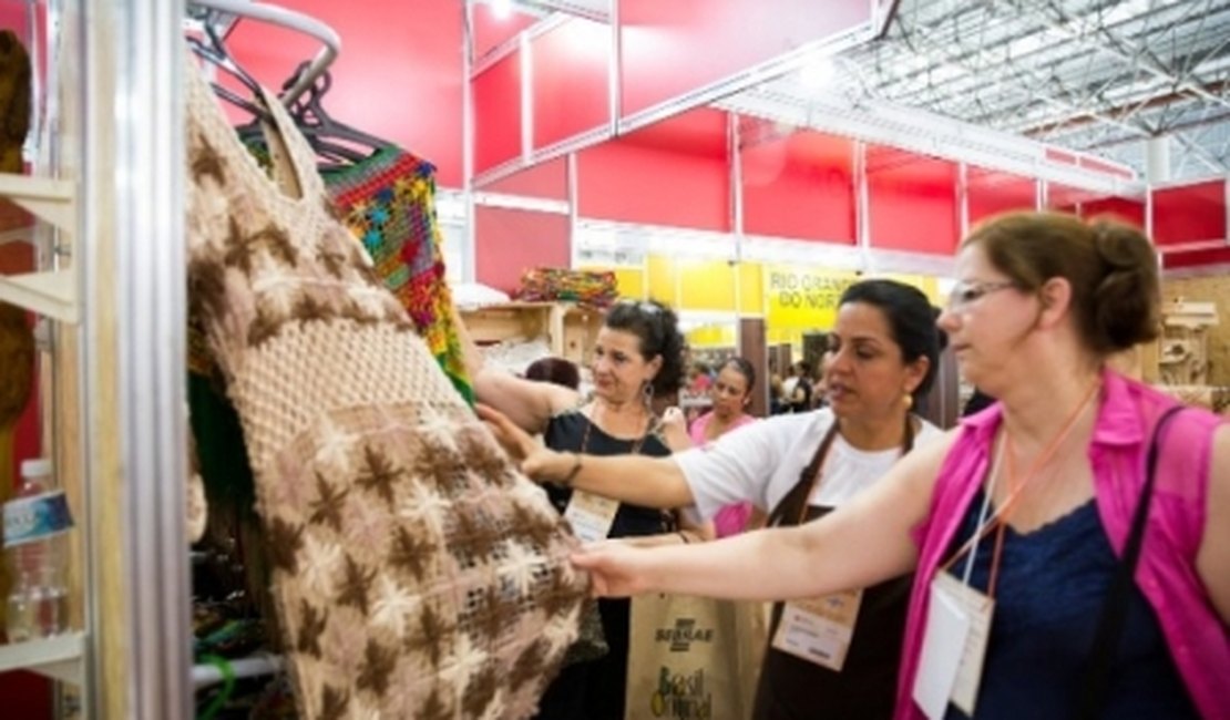 Primeiro dia da Feira Brasil Original rende a artesãos alagoanos R$ 50 mil