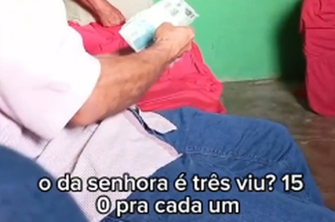 Vídeo flagra pai de vereadora entregando dinheiro para eleitores em Campo Alegre: 'Agradozinho pra vocês'