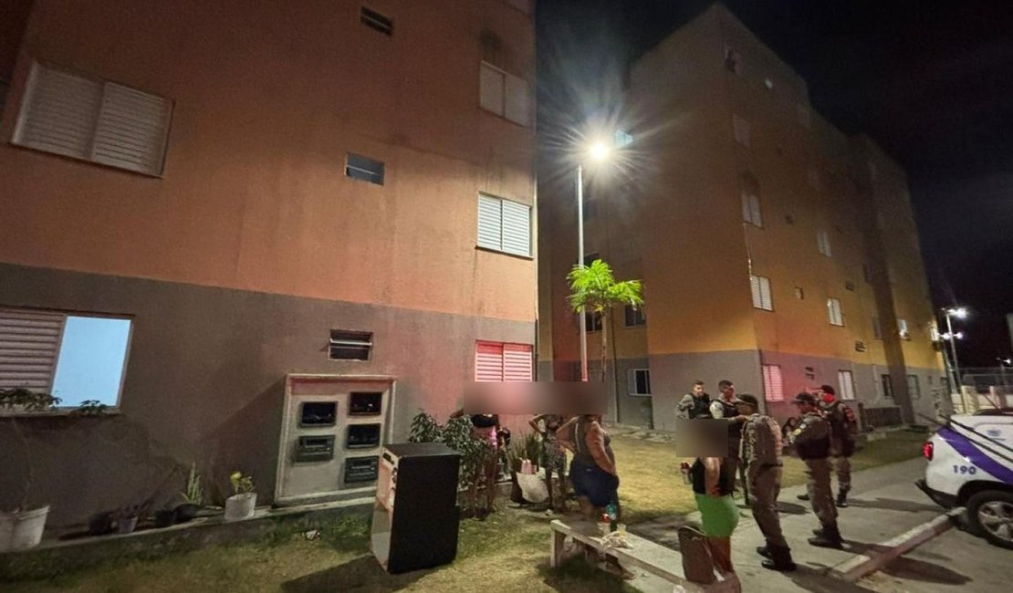 Após denúncia, homem é preso por perturbação do sossego alheio e violência doméstica, em Maceió