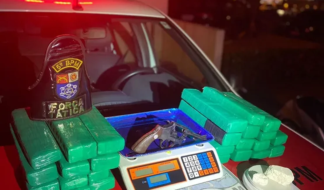 Homem é flagrado transportando maconha em carro e polícia apreende 18kg de drogas em Maceió