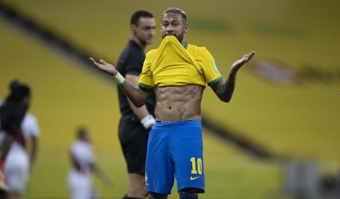 Após novo recorde pela Seleção, Neymar se diz 'perseguido': 'Não sei o que faço para a galera respeitar'