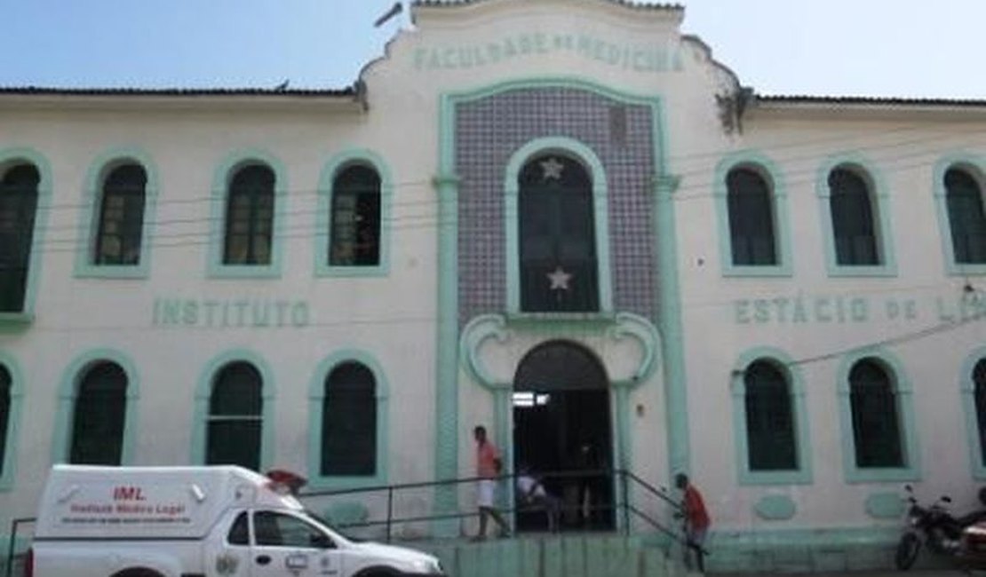 Jovem é assassinado e tem nome do PCC pintado com sangue no corpo