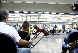 Justiça determina prazo menor para perícias e obriga servidores do INSS a 'bater ponto'