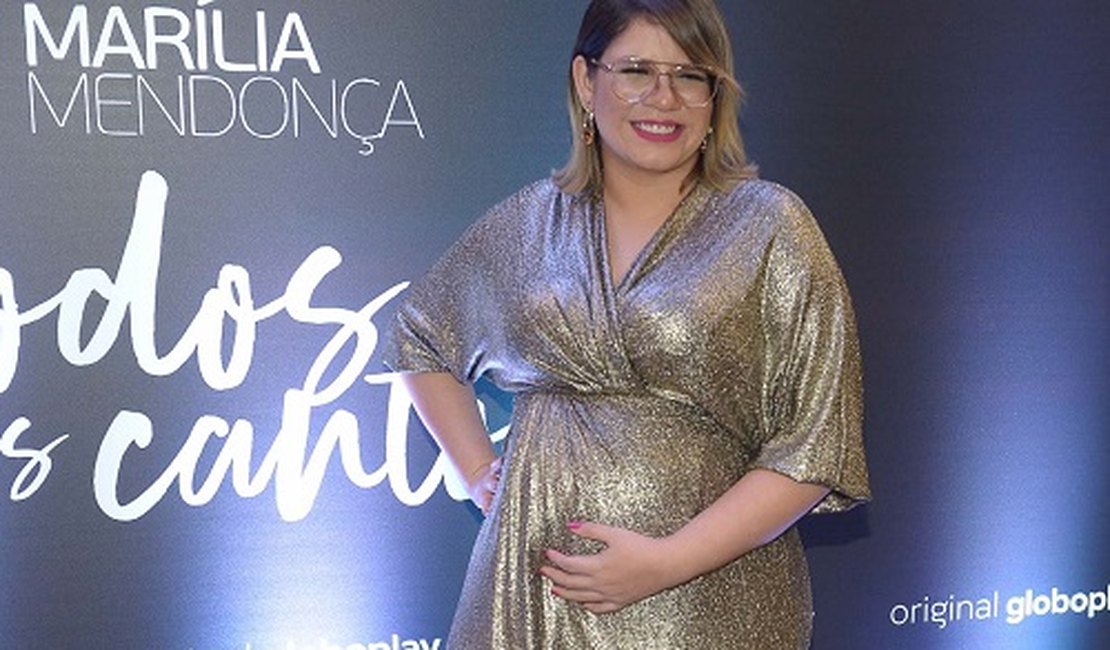 Na reta final da gravidez, Marília Mendonça leva tombo em gravação do “Só Toca Top”