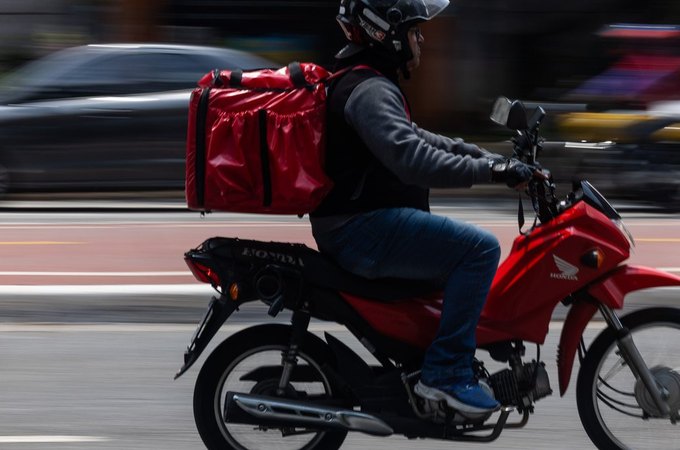 Entregadores por app são convocados pela Justiça para expor dificuldades e desafios no trabalho, em Alagoas