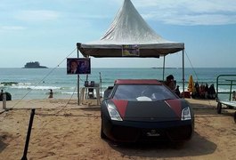 Pastor forja evento evangélico para vender carro na praia e culpa 'Satanás'