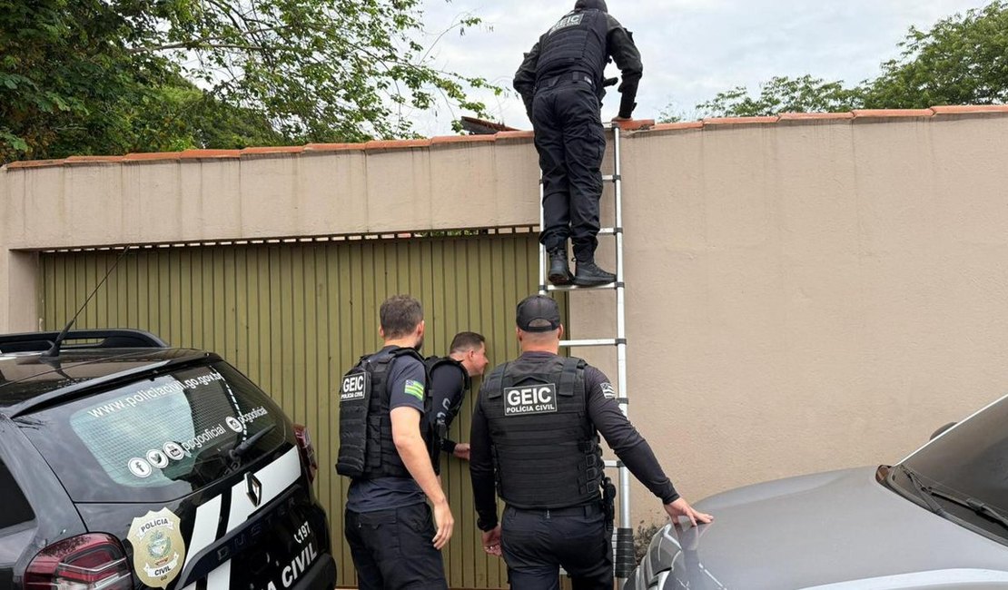 Após ser presa por golpes , gerente de organização criminosa é trazida para Maceió