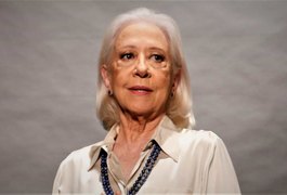 Fernanda Montenegro defende fim das reeleições sob aplausos em teatro