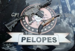 Homem é preso após ameaçar mulher com armas caseiras, em Palmeira dos Índios