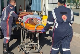 Colisão entre carro e moto deixa duas pessoas feridas em Arapiraca