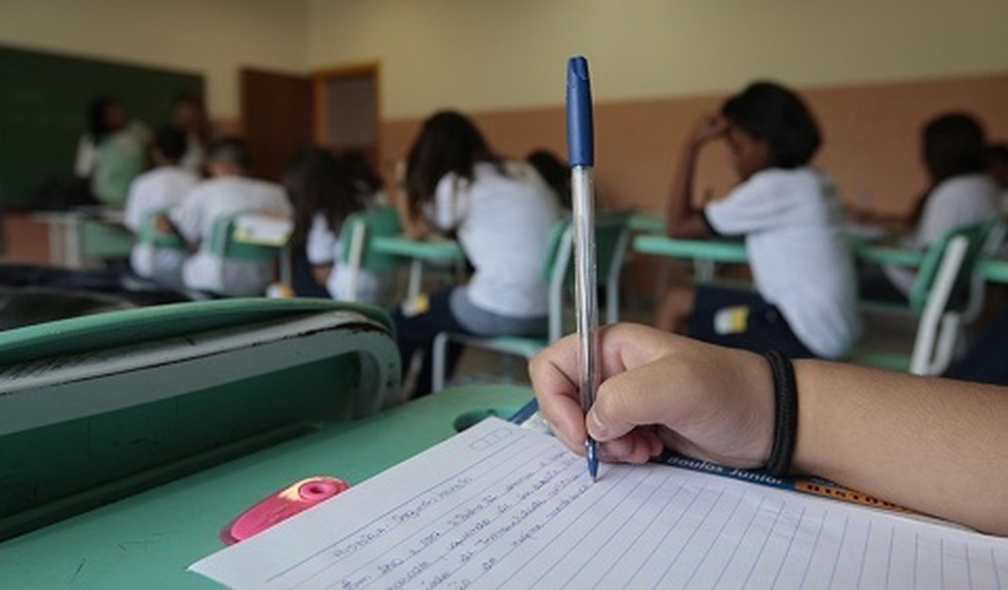 Escolas não são motor principal de transmissão da covid-19, diz OMS