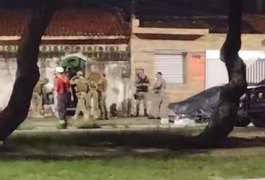 Homem armado com facão mantém filhas e esposa trancadas dentro de banheiro em Maceió; bope foi acionado e resgatou vítimas