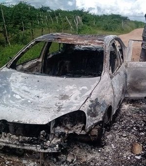 Veículo com placa do Mato Grosso roubado em Arapiraca é localizado carbonizado na zona rural de Pariconha