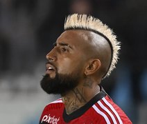 Athletico contrata o volante Vidal após saída do Flamengo