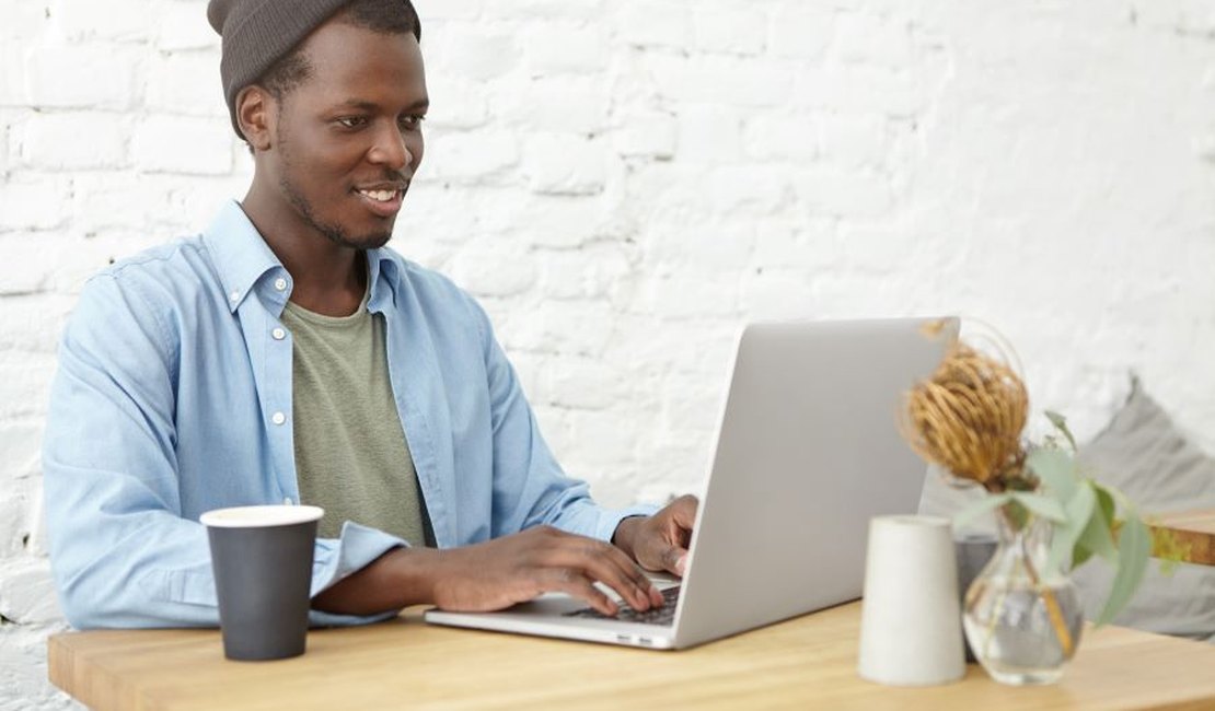 Programa oferece cinco mil bolsas de estudo para curso de Inglês on-line