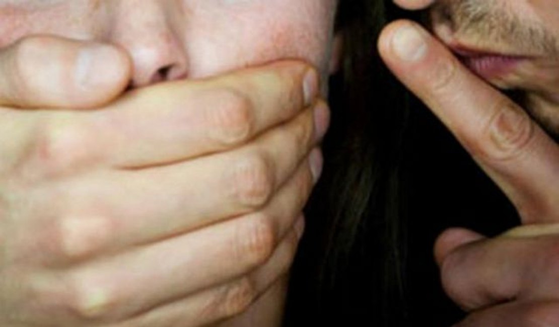 Mulher se recusa a fazer sexo a três e é agredida com panela de pressão