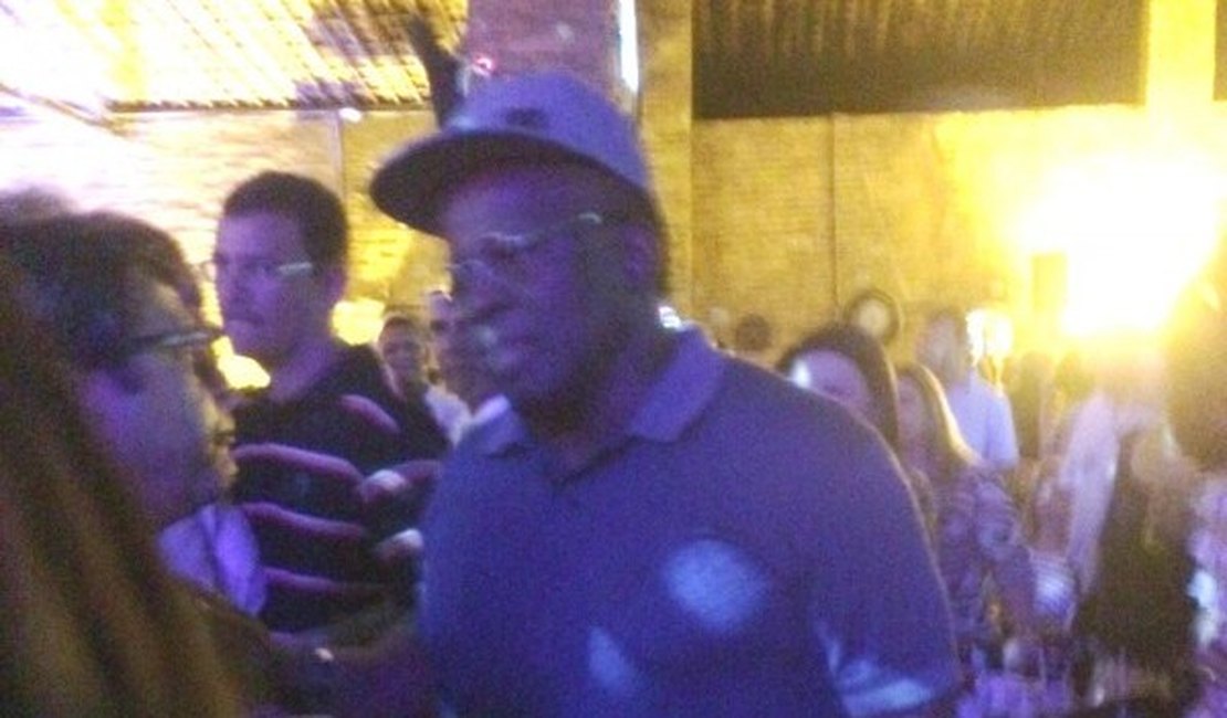 Joaquim Barbosa, ex-ministro presidente do STF, curte samba em Maceió