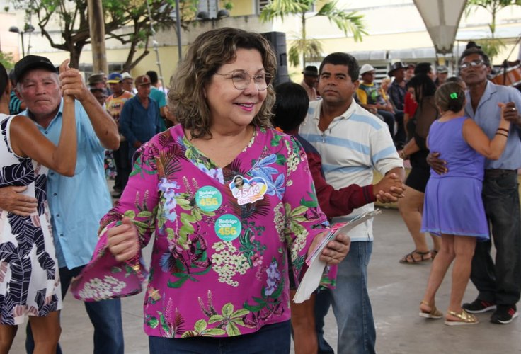 Tereza Nelma faz campanha em Arapiraca e visita projeto Cultura na Praça