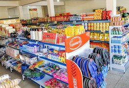 Criminosos invadem mercadinho e roubam R$ 3 mil em Arapiraca