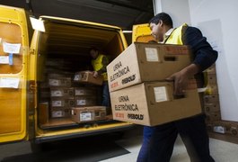 Cerca de 300 veículos dos Correios fazem a distribuição das urnas em AL