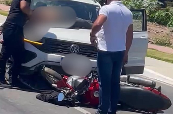 Mulher é arremessada contra capô de carro e fica ferida em colisão na Marginal do Riacho Piauí