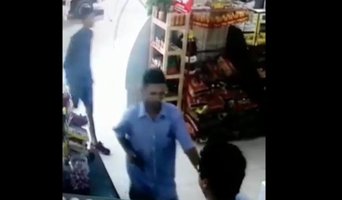 Vídeo. Câmeras gravam assalto em mercadinho em Maceió e pode ajudar a prender criminosos
