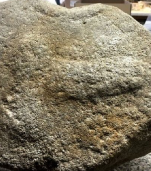 Pênis gravado em relíquia romana de 2 mil anos é descoberto na Inglaterra