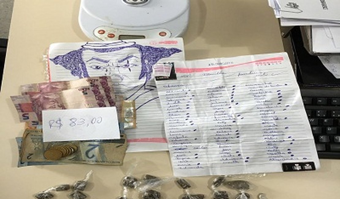 Jovem é detido com drogas e planilha com anotações do tráfico