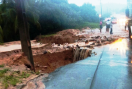 AL-101 Norte funciona em meia-pista após asfalto ceder por conta das chuvas