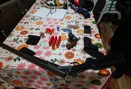 Homem é preso em Flexeiras, AL, com armas e munições