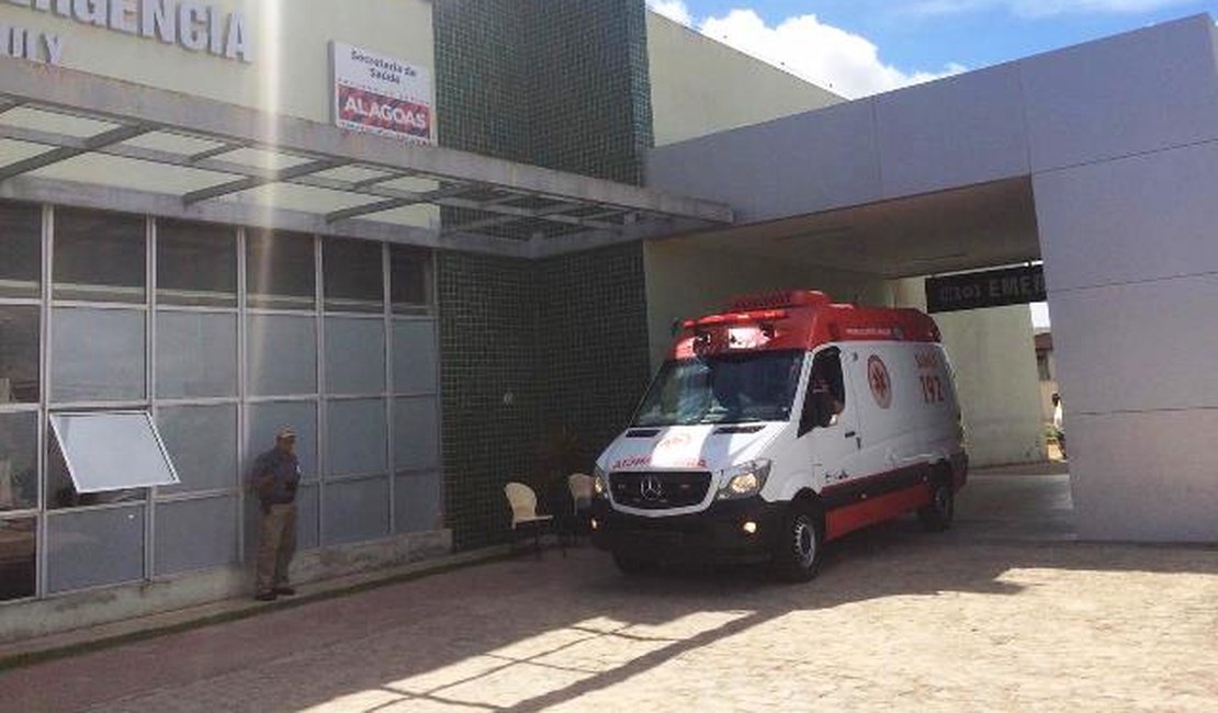 Homem fica gravemente ferido após cair de laje dentro de uma distribuidora no bairro Cavaco, em Arapiraca