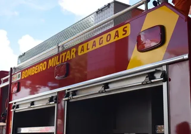 Incêndio atinge distribuidora de medicamentos no bairro Pitanguinha, em Maceió