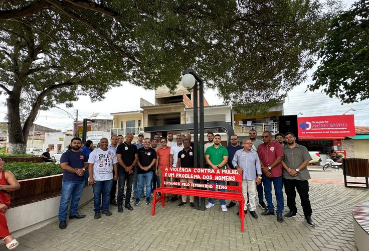 Traipu inaugura Banco Vermelho em ação de conscientização sobre violência contra a mulher