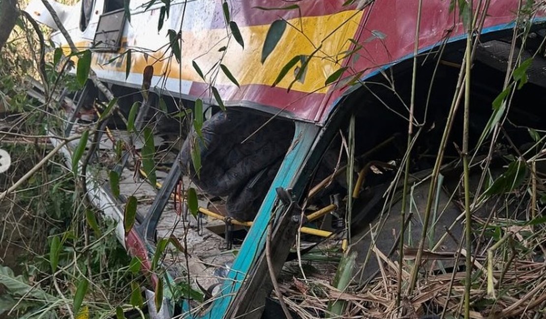 Acidente com ônibus na Serra da Barriga: feridos estão sendo levadas para o HGE e Hospital Regional da Mata