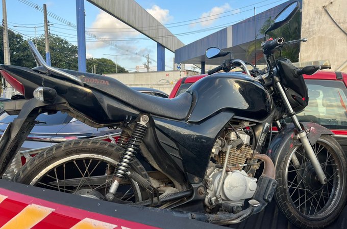 Grupamento Aéreo prende dois suspeitos com moto roubada na BR em Marechal Deodoro