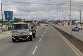 Mulher sofre queda de moto e fica ferida na AL-110, em Arapiraca