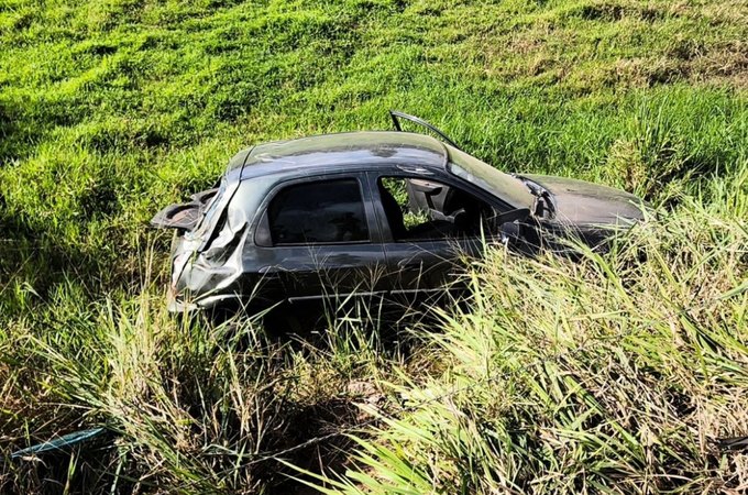 Motorista perde controle de carro e cai em ribanceira no interior de Alagoas