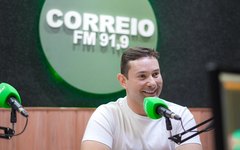 Lucas Barbosa em entrevista na rádio