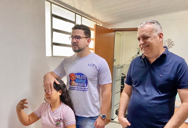 Com emenda de Alfredo Gaspar, Projeto Olhinhos Brilhantes atende quase 7 mil pessoas e garante nova etapa em 2026