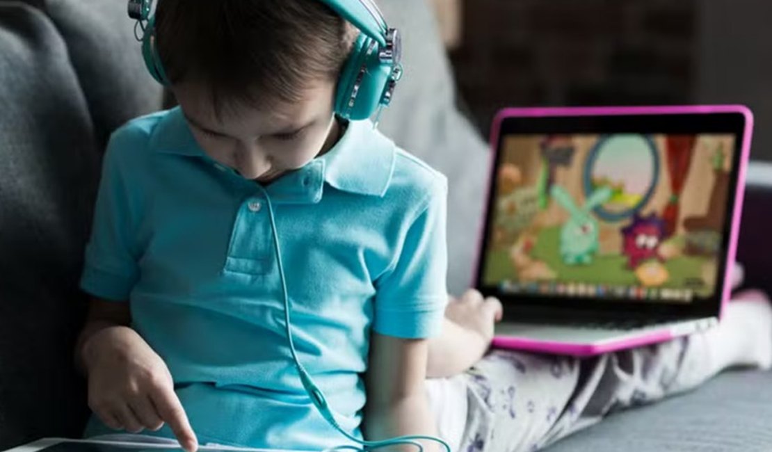 ECA Digital começa a valer e impõe novas regras para crianças e jovens em redes sociais, jogos e sites