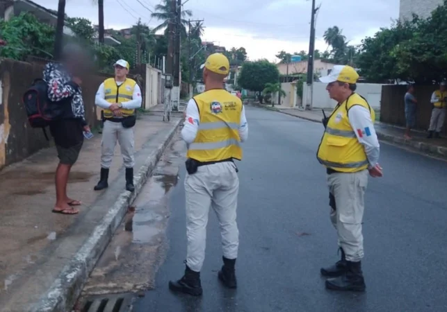 Ronda no Bairro atua no resgate de homem em situação de vulnerabilidade em Ipioca