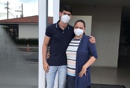 Dois dias após alta hospitalar, mãe de cantor arapiraquense morre em Maceió