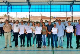 Colégio militar de Arapiraca homenageia alunos-destaque em concurso de redação