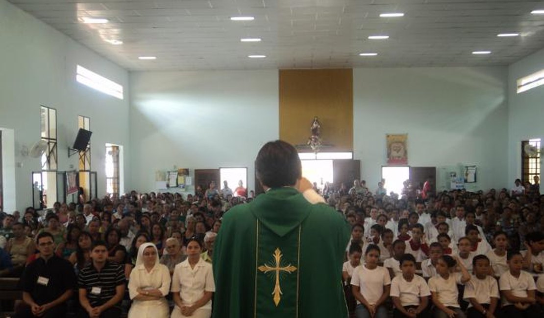 Casal vai a igreja marcar casamento e acaba sendo assaltado em Maceió